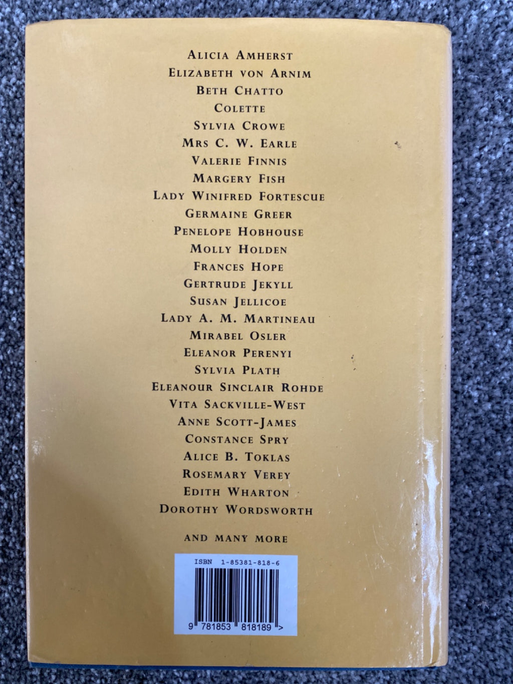 The Virago Book of Women Gardeners - Deborah Kellaway