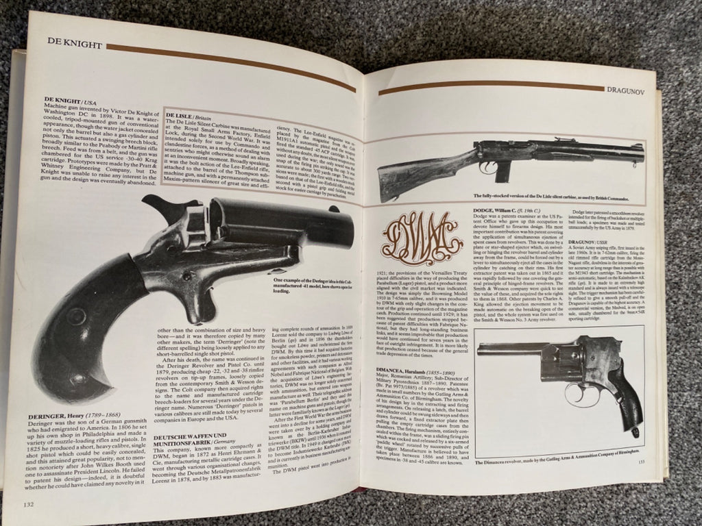 The Illustrated Encyclopedia of Firearms - Ian V. Hogg