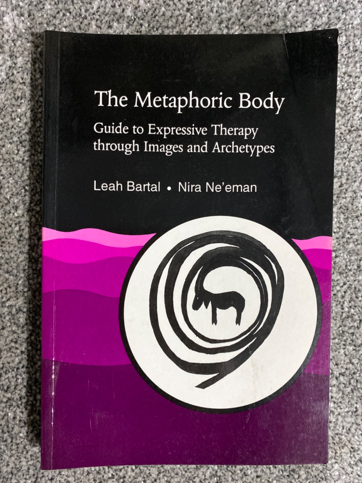 The metaphoric body: guide to expressive therapy through images and archetypes - Leah Bartal