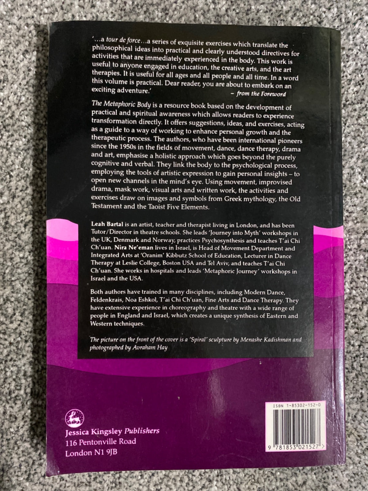 The metaphoric body: guide to expressive therapy through images and archetypes - Leah Bartal
