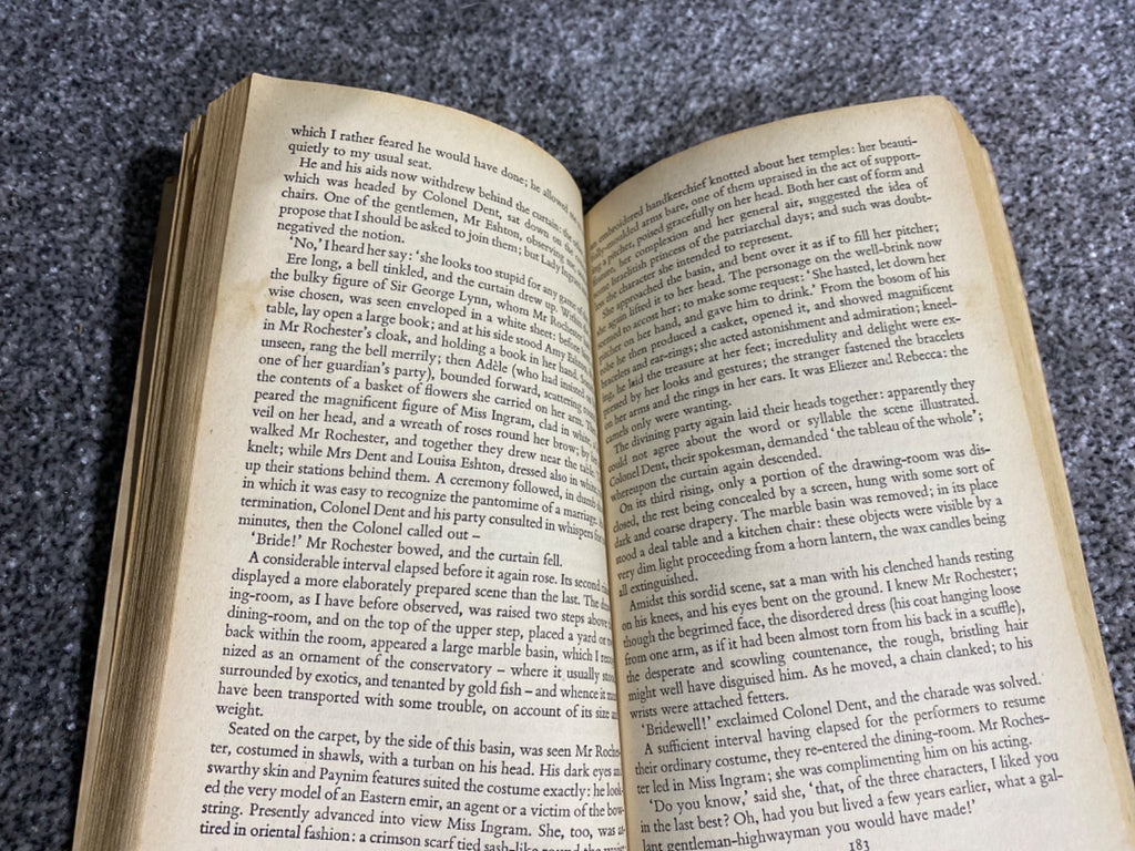 Jane Eyre - Charlotte Brontë