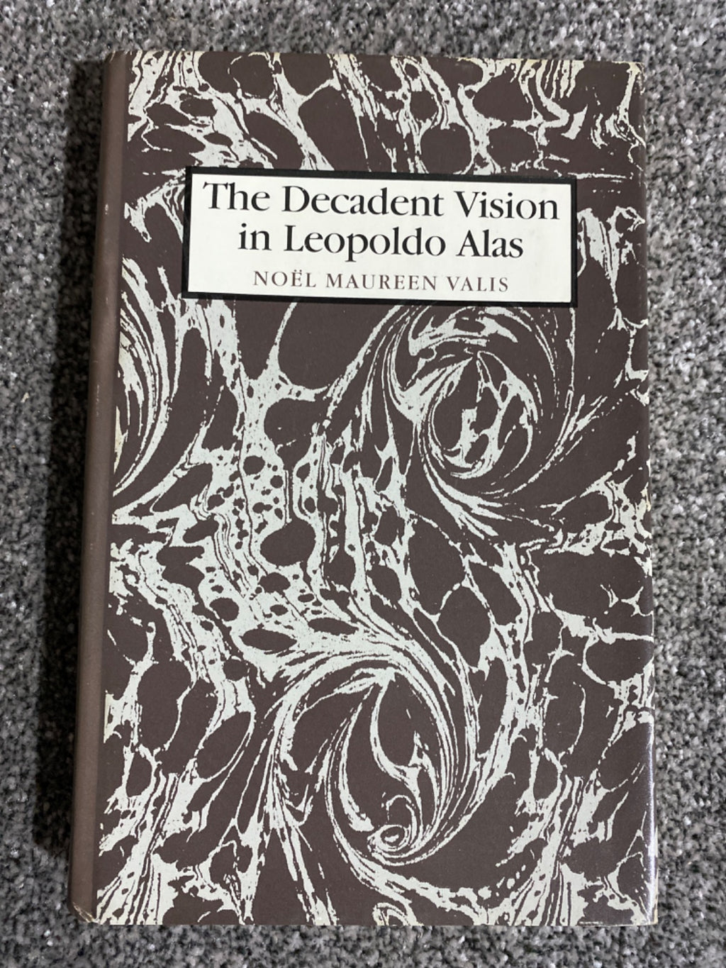 The decadent vision in Leopoldo Alas: a study of La Regenta and Su único hijo - Noël Maureen Valis