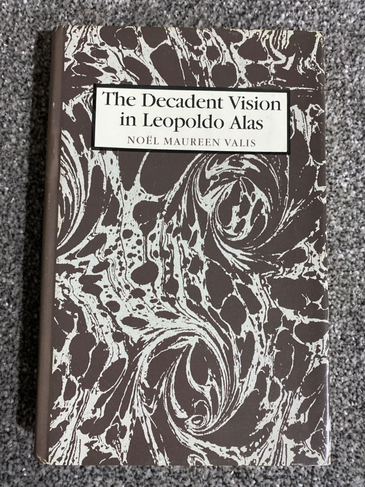 The decadent vision in Leopoldo Alas: a study of La Regenta and Su único hijo - Noël Maureen Valis