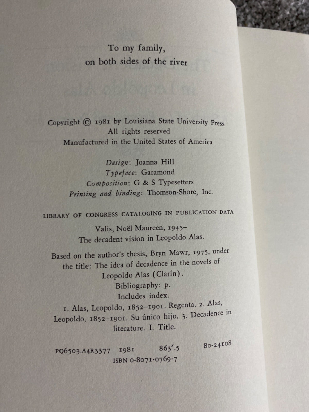 The decadent vision in Leopoldo Alas: a study of La Regenta and Su único hijo - Noël Maureen Valis