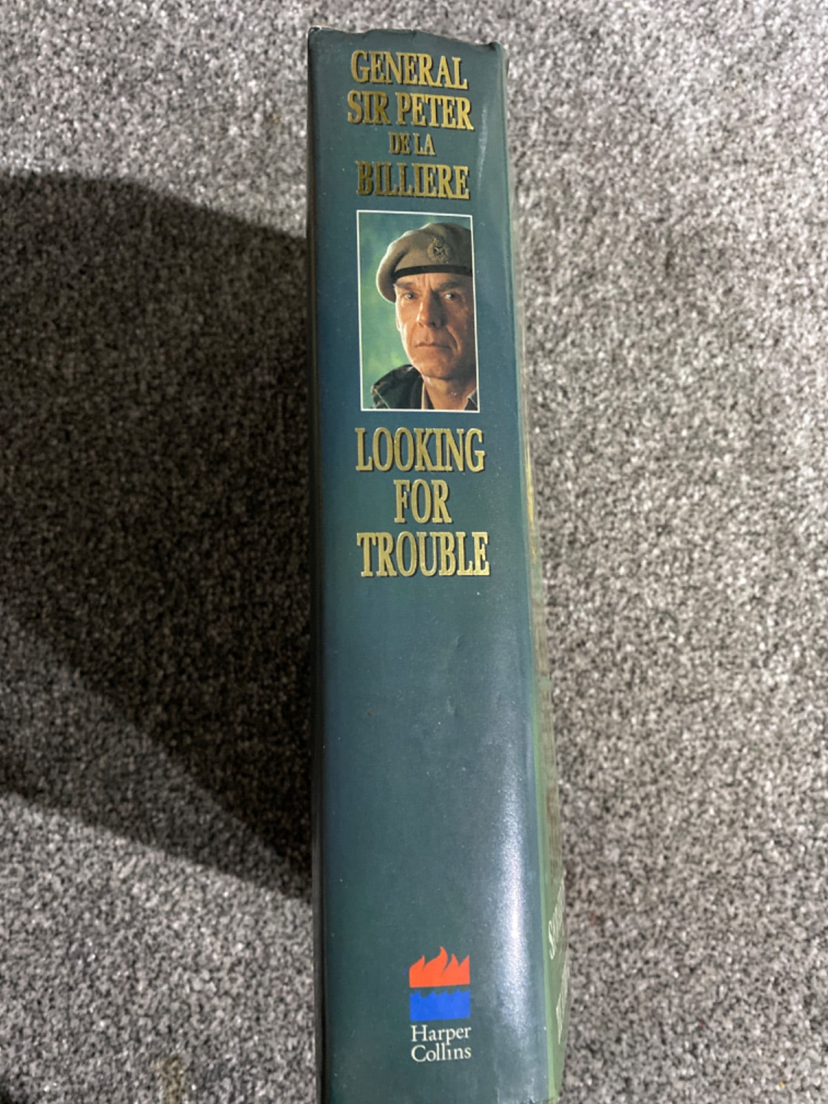 Looking for trouble: an autobiography : from the SAS to the Gulf - De la Billière, Peter Sir