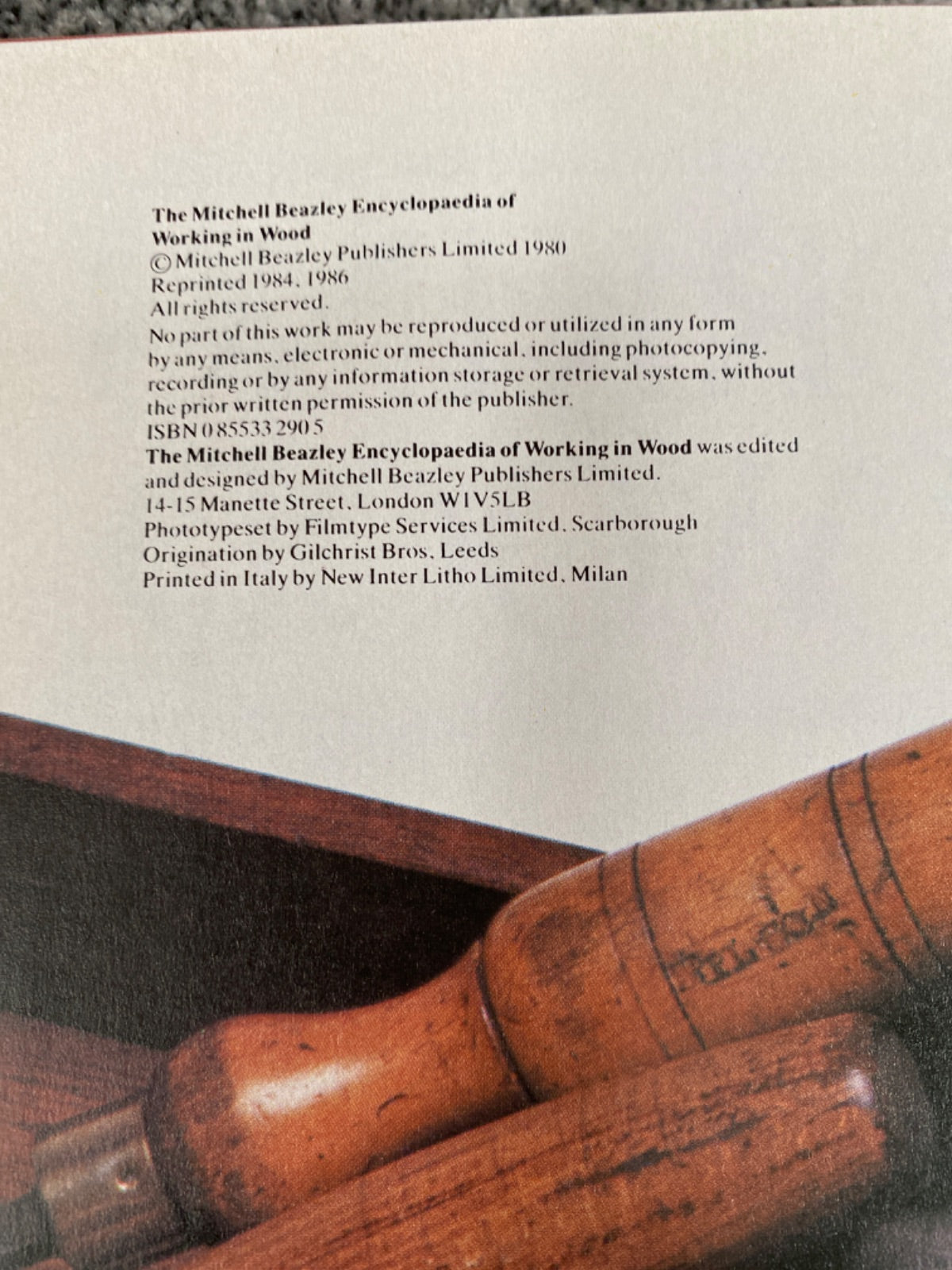 The Mitchell Beazley illustrated encyclopaedia of working in wood: tools, methods, materials, classic constructions - E. F. Scott
