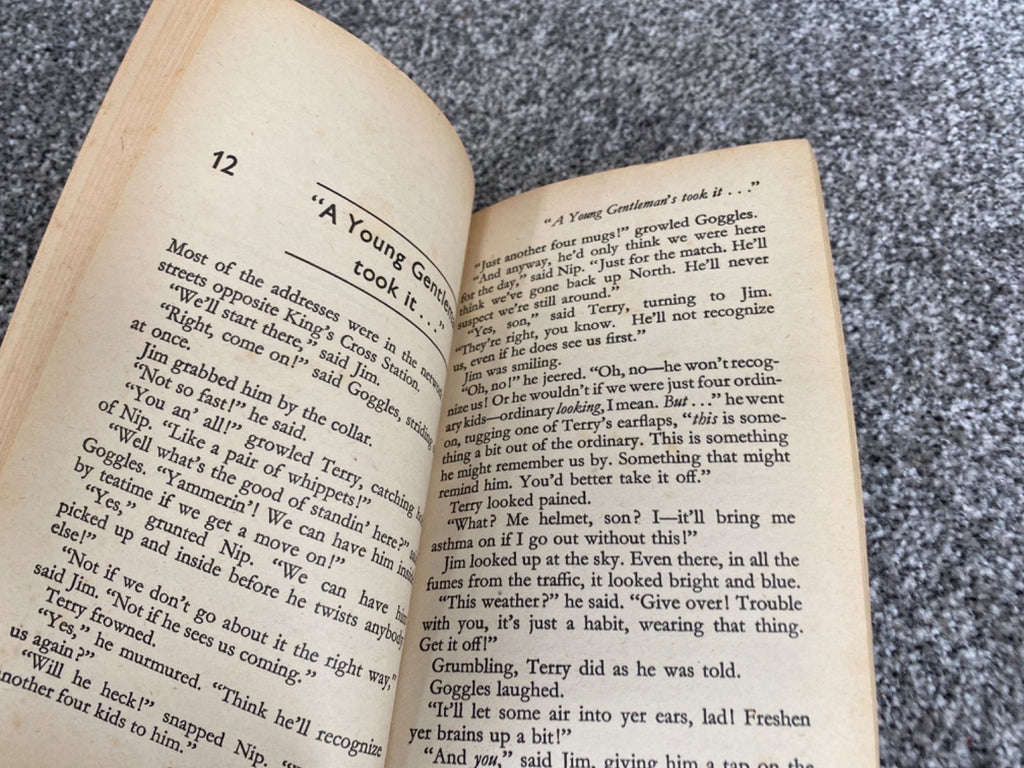 Jim Starling Goes to Town - E. W. Hildick