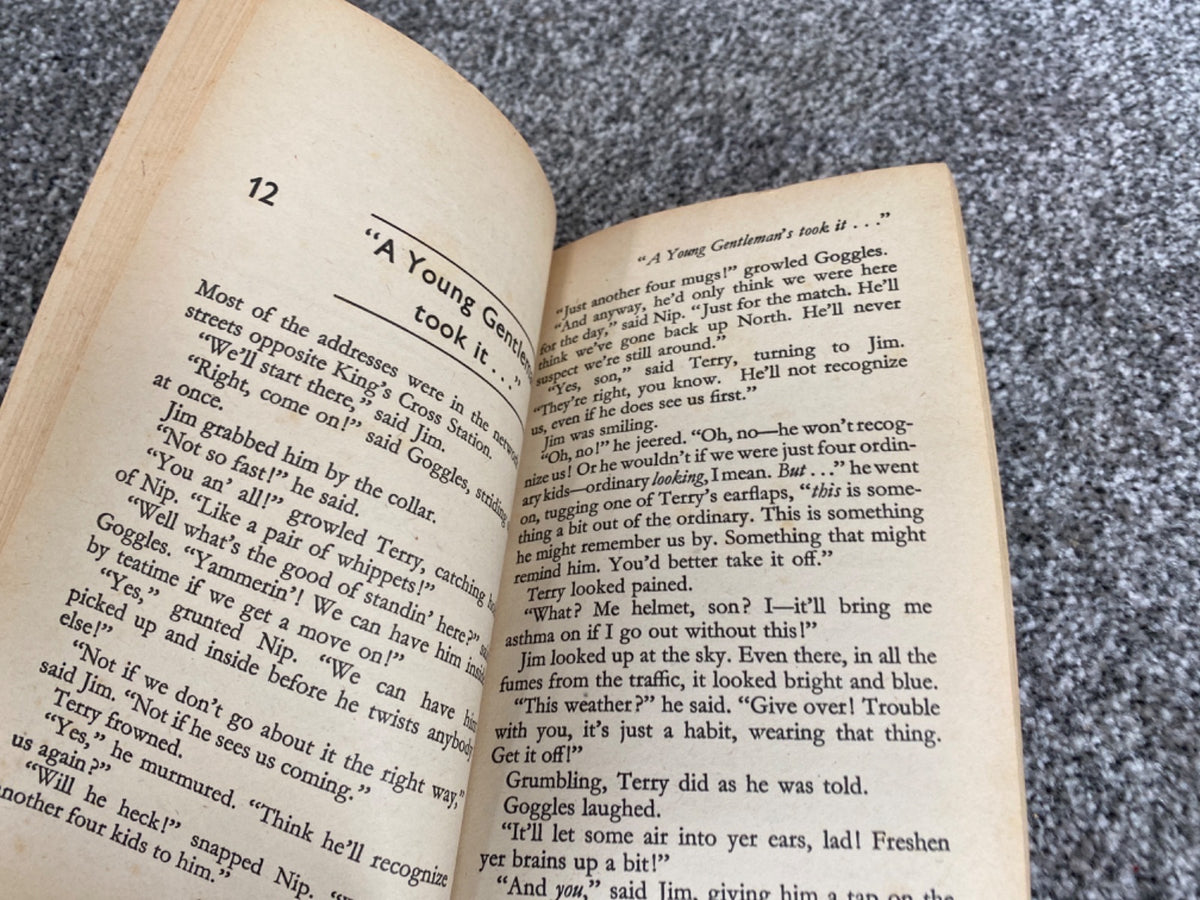 Jim Starling Goes to Town - E. W. Hildick