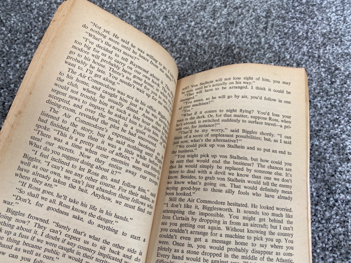 Biggles Follows On - Captain W. E. Johns