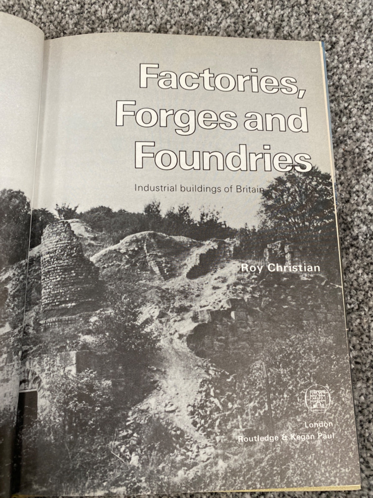 Factories, Forges and Foundries: Industrial Buildings of Britain - Roy Christian