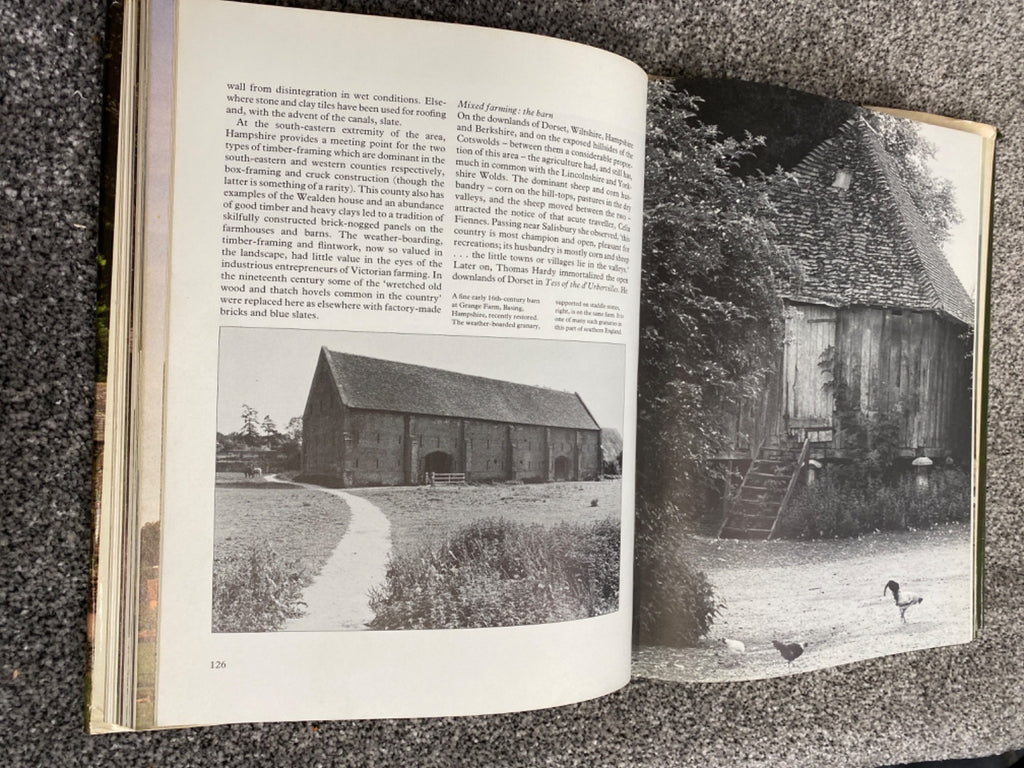 The National Trust book of the farm - Gillian Darley