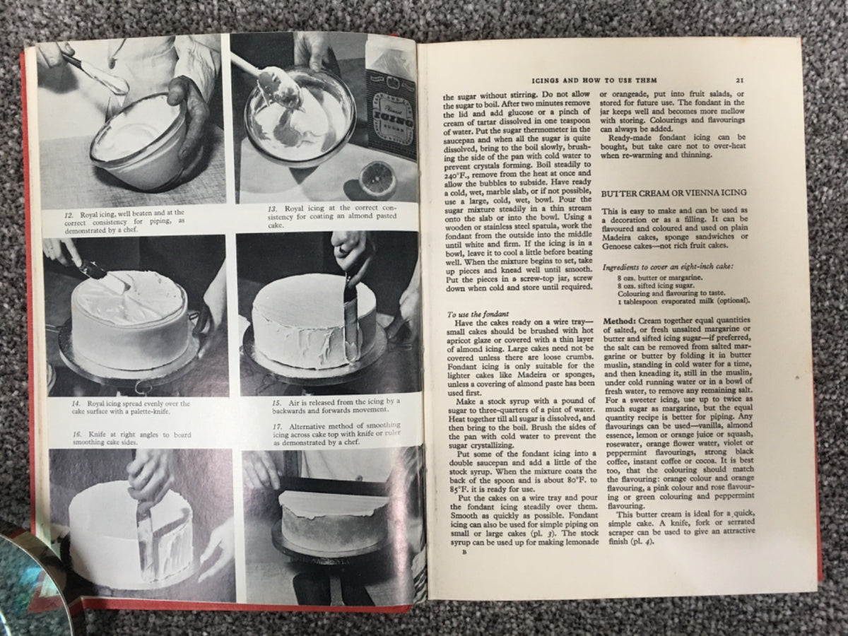 Cake Decorating and Sugarcraft - Evelyn Wallace