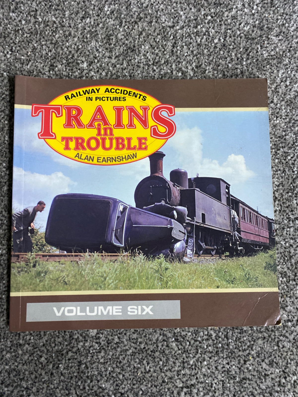 Trains in Trouble - Alan Earnshaw
