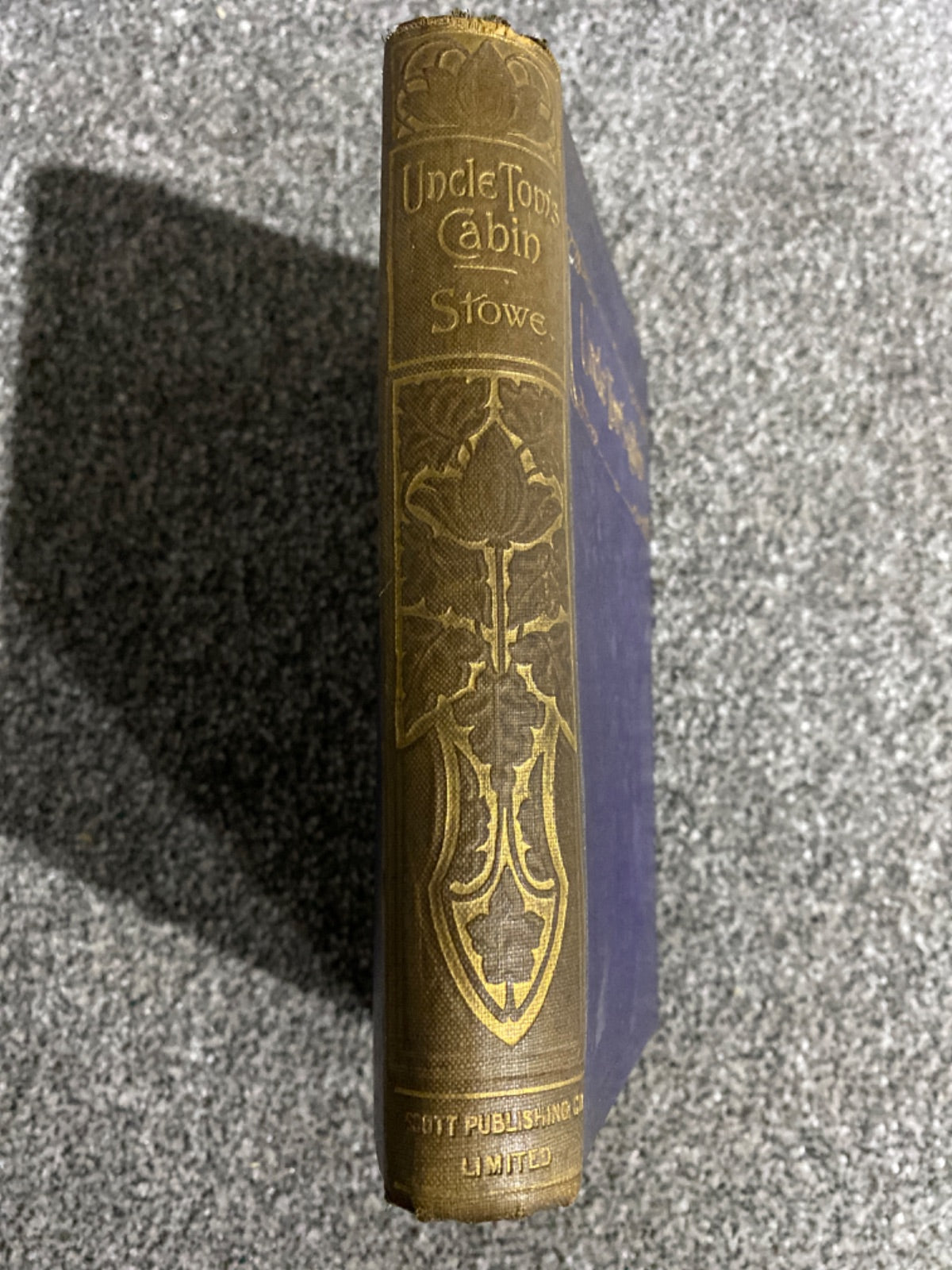 Uncle Tom's Cabin - Harriet Beecher Stowe