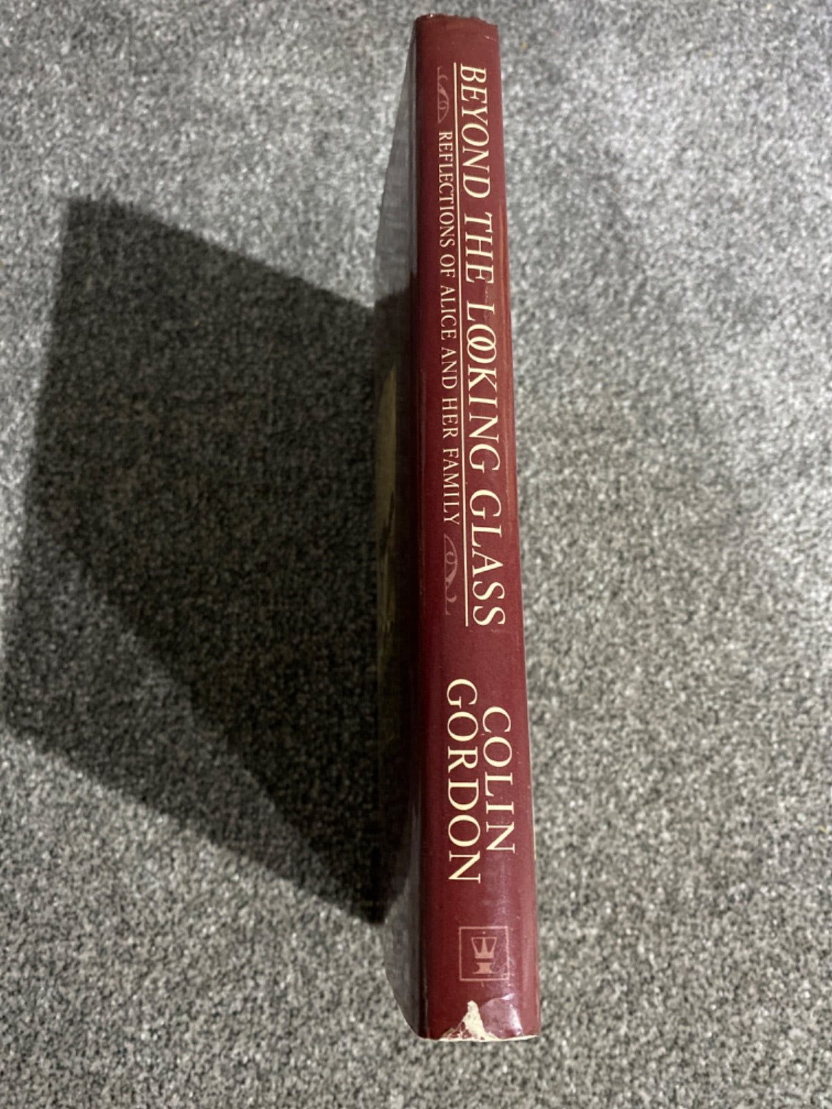 Beyond the looking glass: reflections of Alice and her family - Gordon, Colin