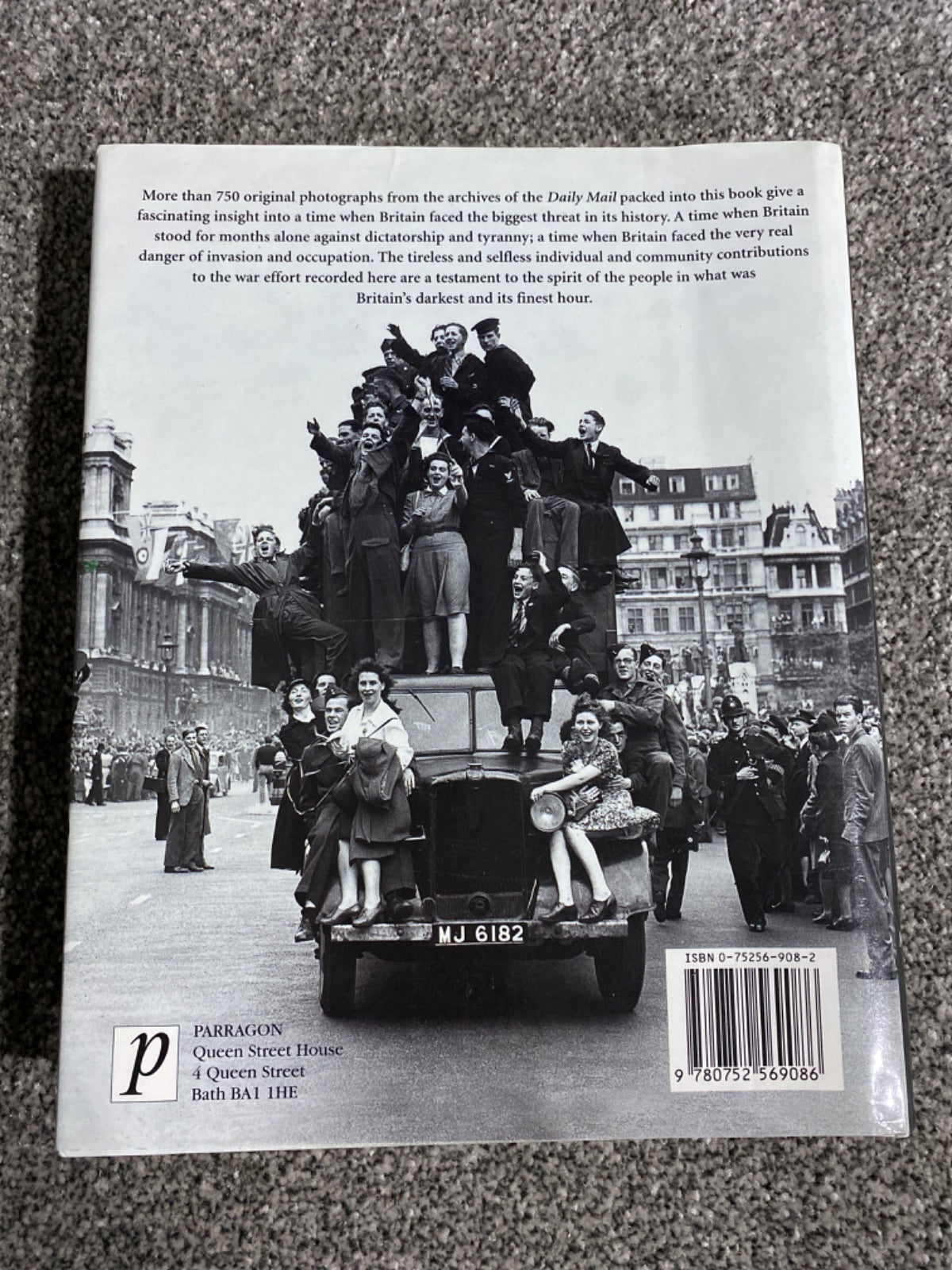 Britain at war: unseen archives : from] photographs from The Daily Mail - Maureen Hill