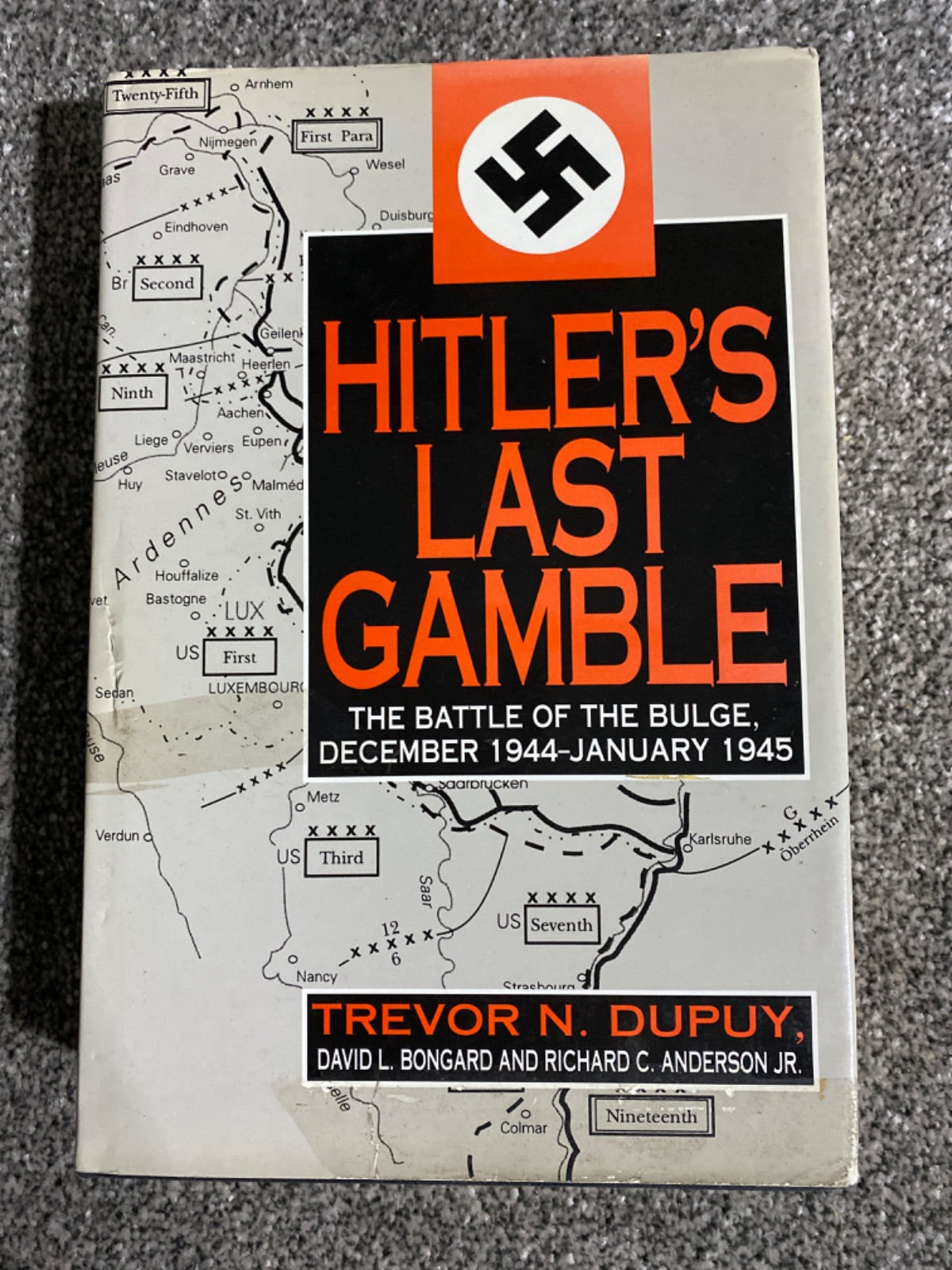 Hitler's last gamble: the Battle of the Bulge,December 1944-January 1945 - Trevor N. Dupuy