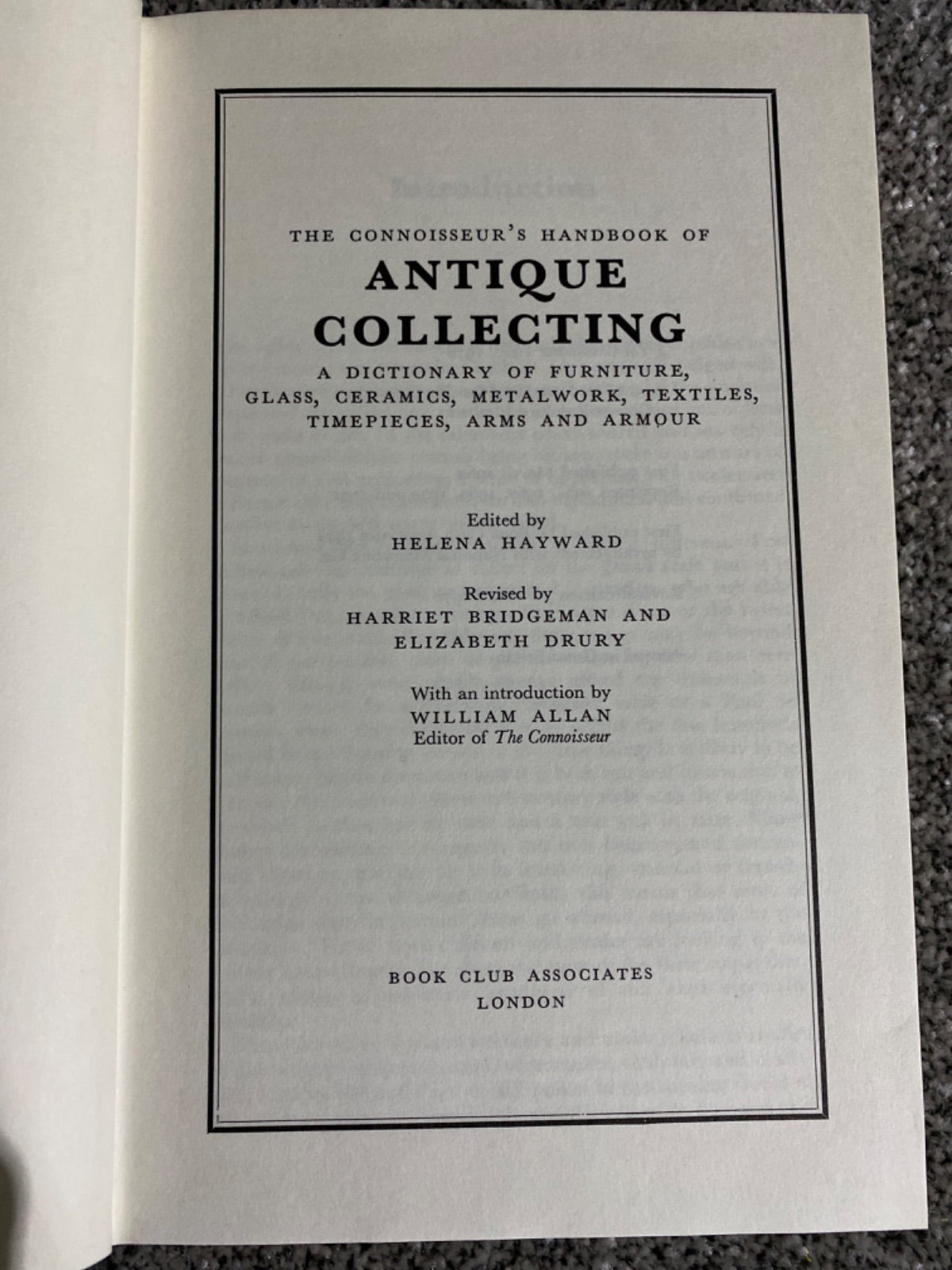 THE CONNOISSEUR'S HANDBOOK OF ANTIQUE COLLECTING - Helena Hayward