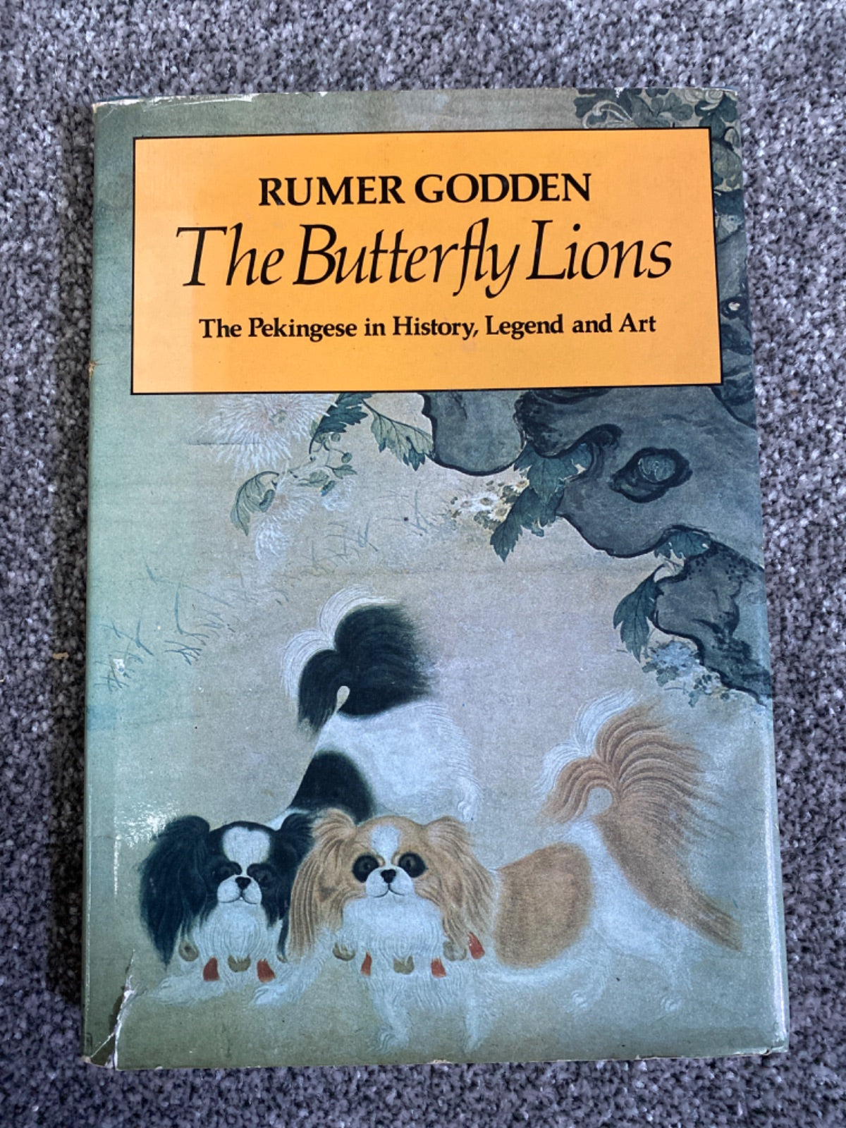 The butterfly lions: the story of the Pekingese in history, legend and art - Rumer Godden