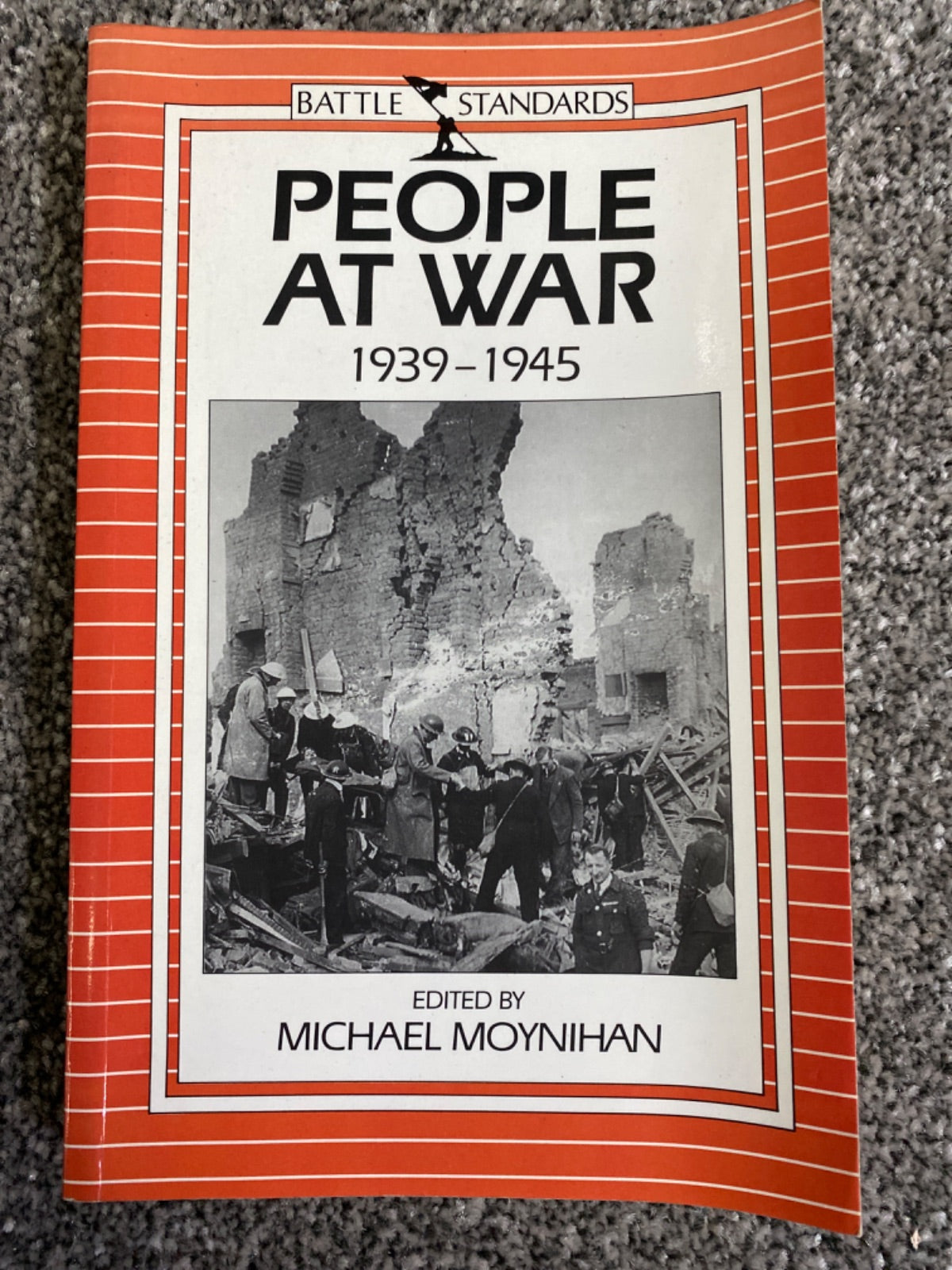 People at War, 1939-1945 (Battle Standards) - Michael Moynihan