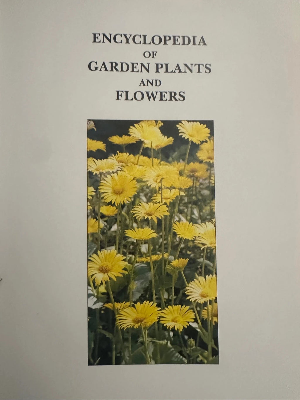 Encyclopedia of Garden Plants & Flowers - Lance Hattatt