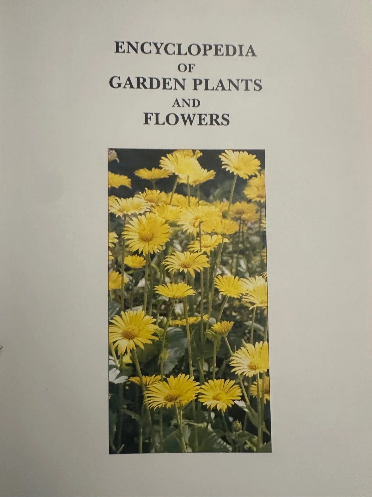 Encyclopedia of Garden Plants & Flowers - Lance Hattatt