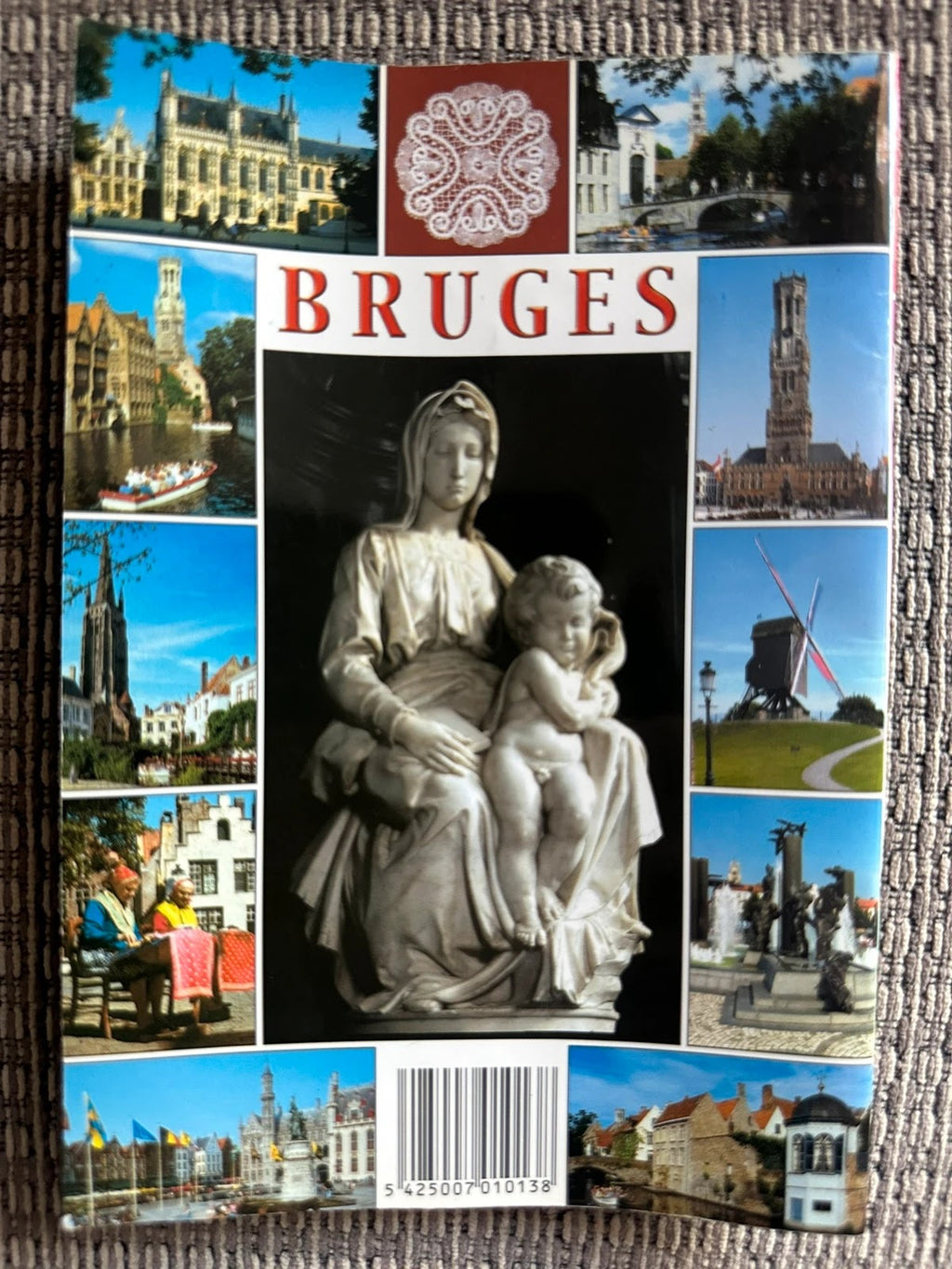 A Walk Through Bruges: Map of the City and 60 Colour Photos