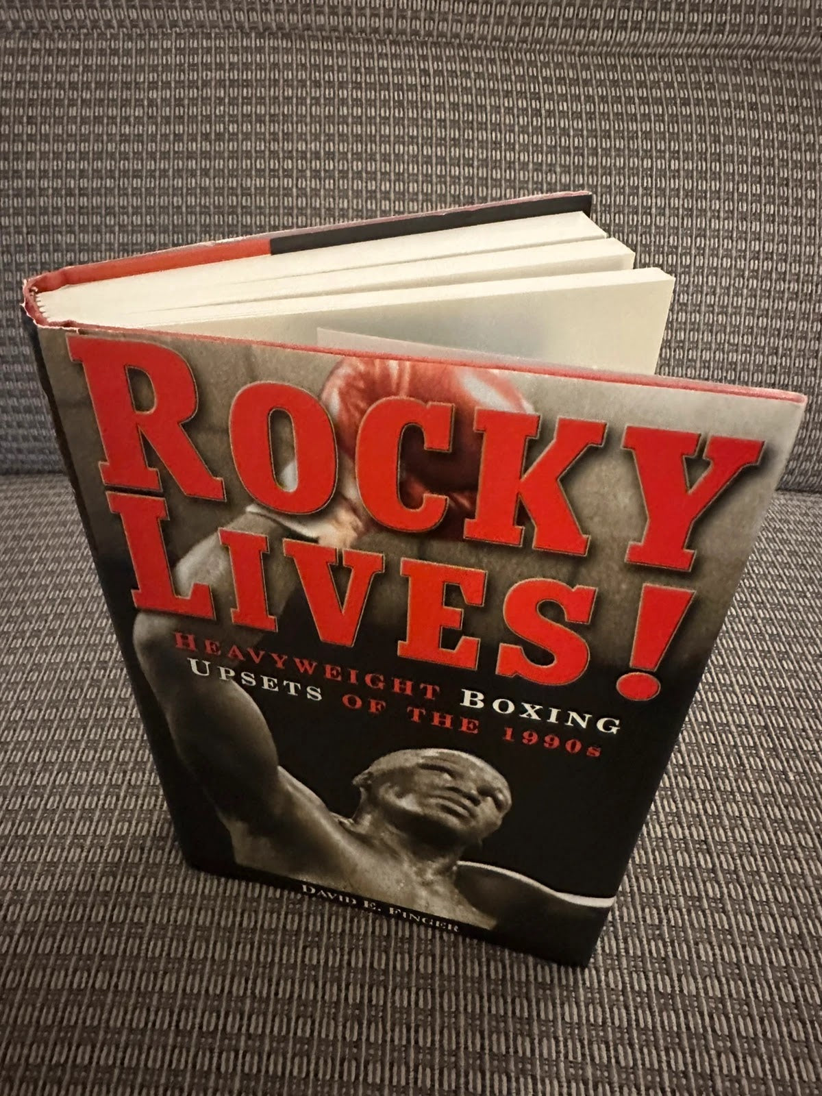 Rocky Lives! Heavyweight Boxing Upsets of the 1990s - David E Finger