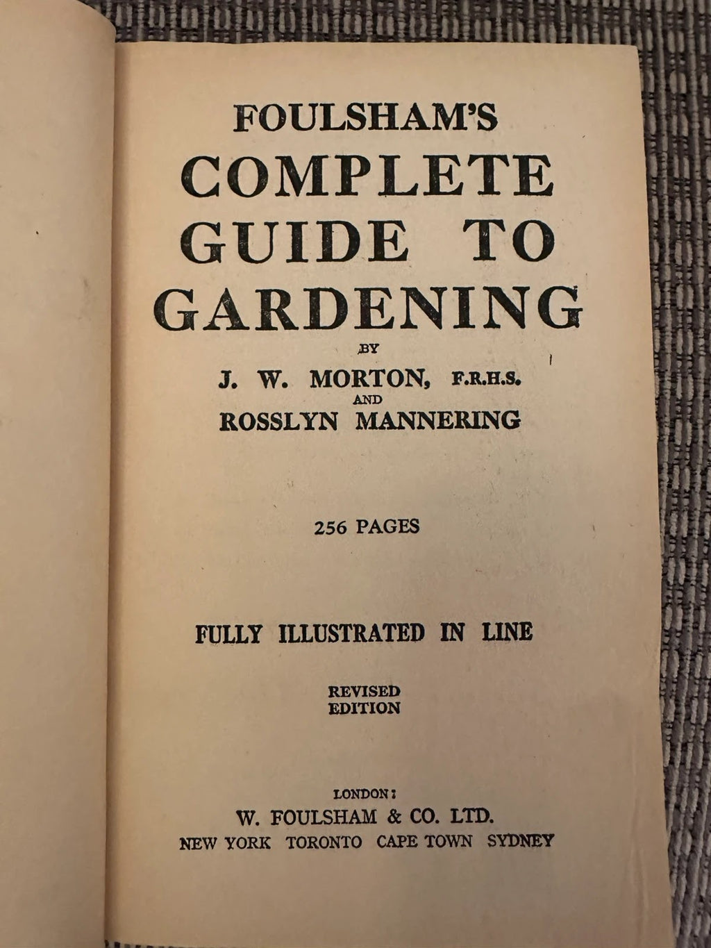 Foulsham's Complete Guide to Gardening