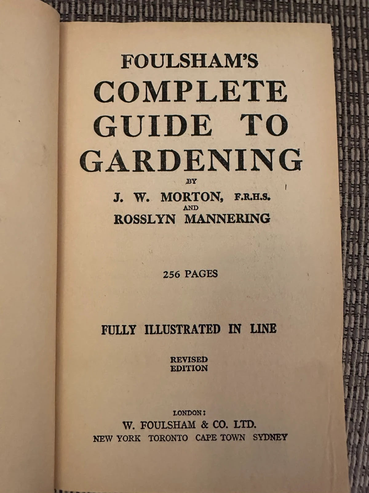 Foulsham's Complete Guide to Gardening