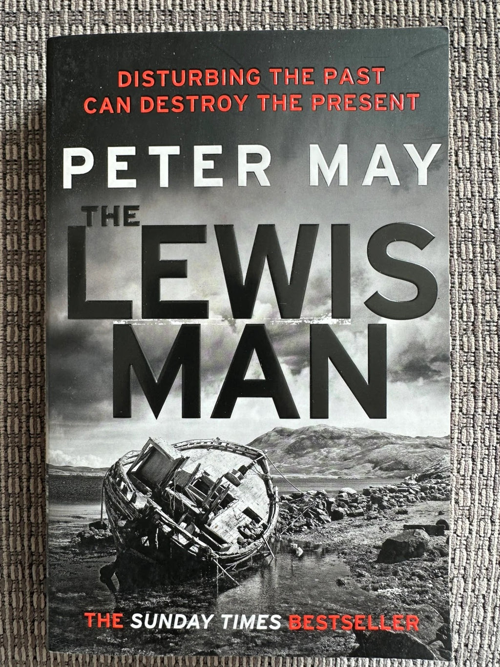 The Lewis Man - Peter May