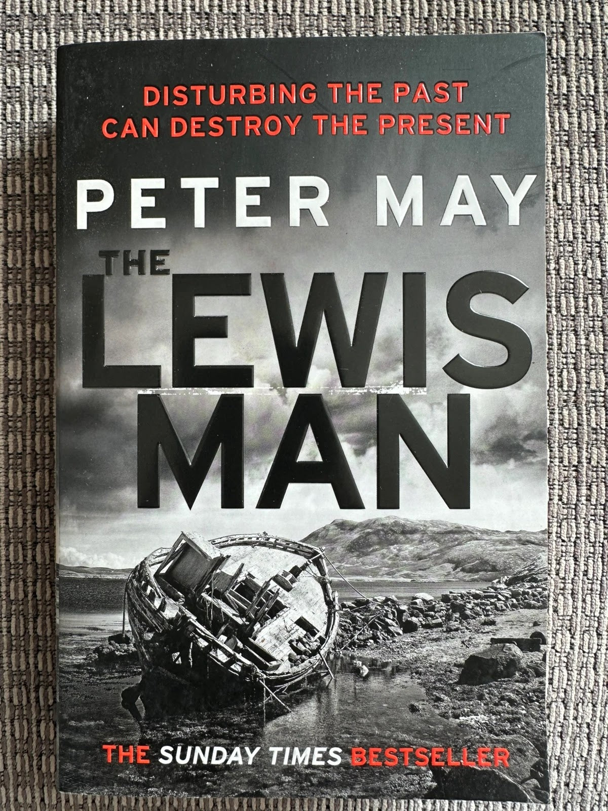 The Lewis Man - Peter May