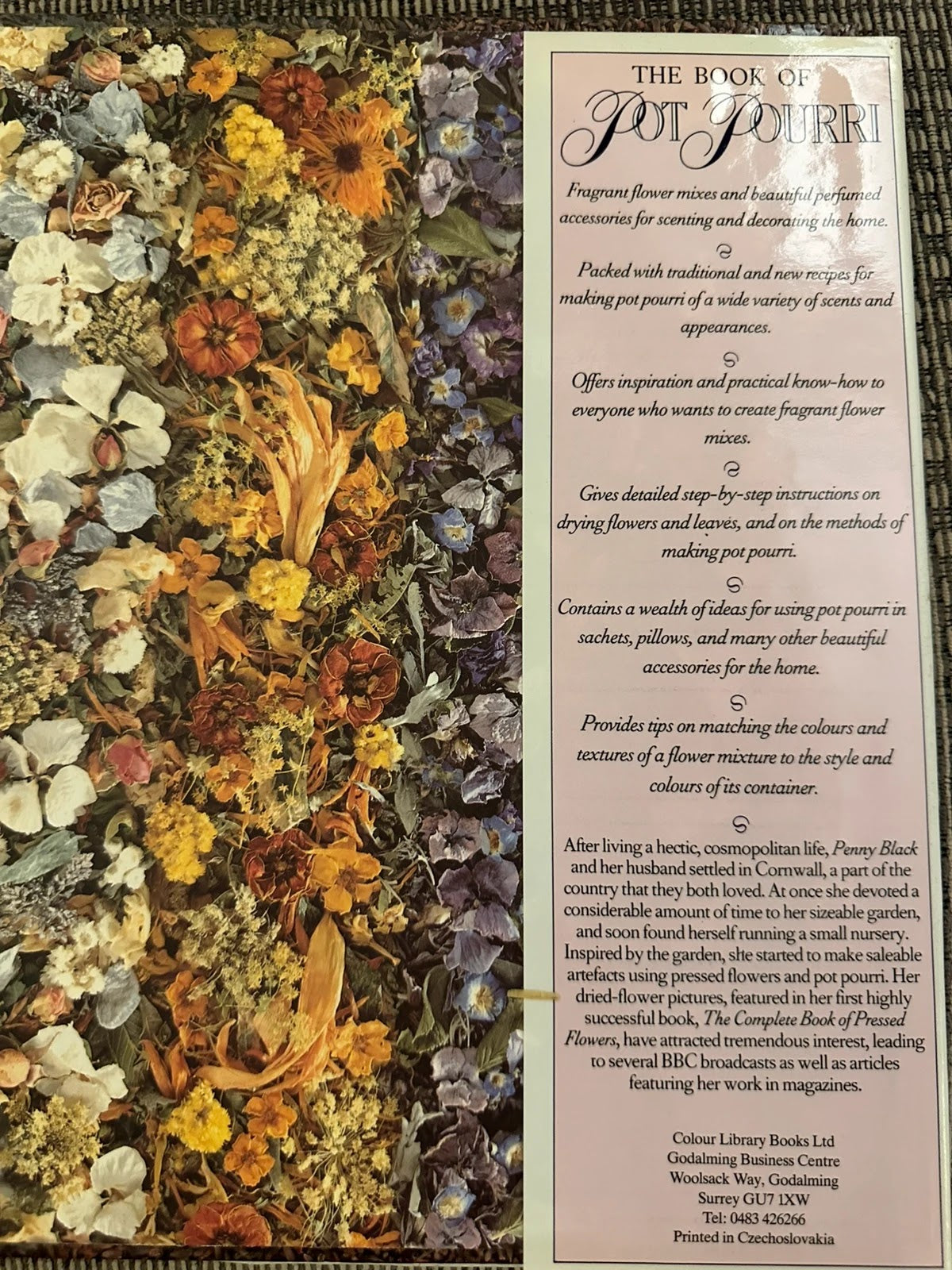 The Book of Pot Pourri: Fragrant Flower Mixes for Scenting & Decorating the Home - Penny Black