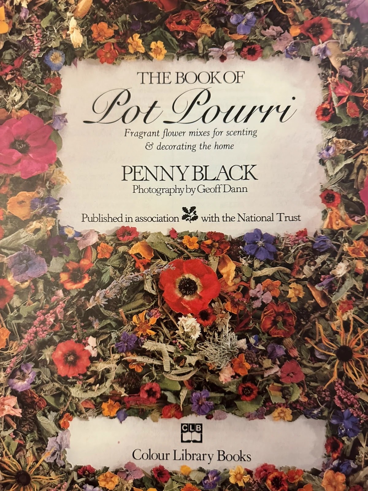 The Book of Pot Pourri: Fragrant Flower Mixes for Scenting & Decorating the Home - Penny Black