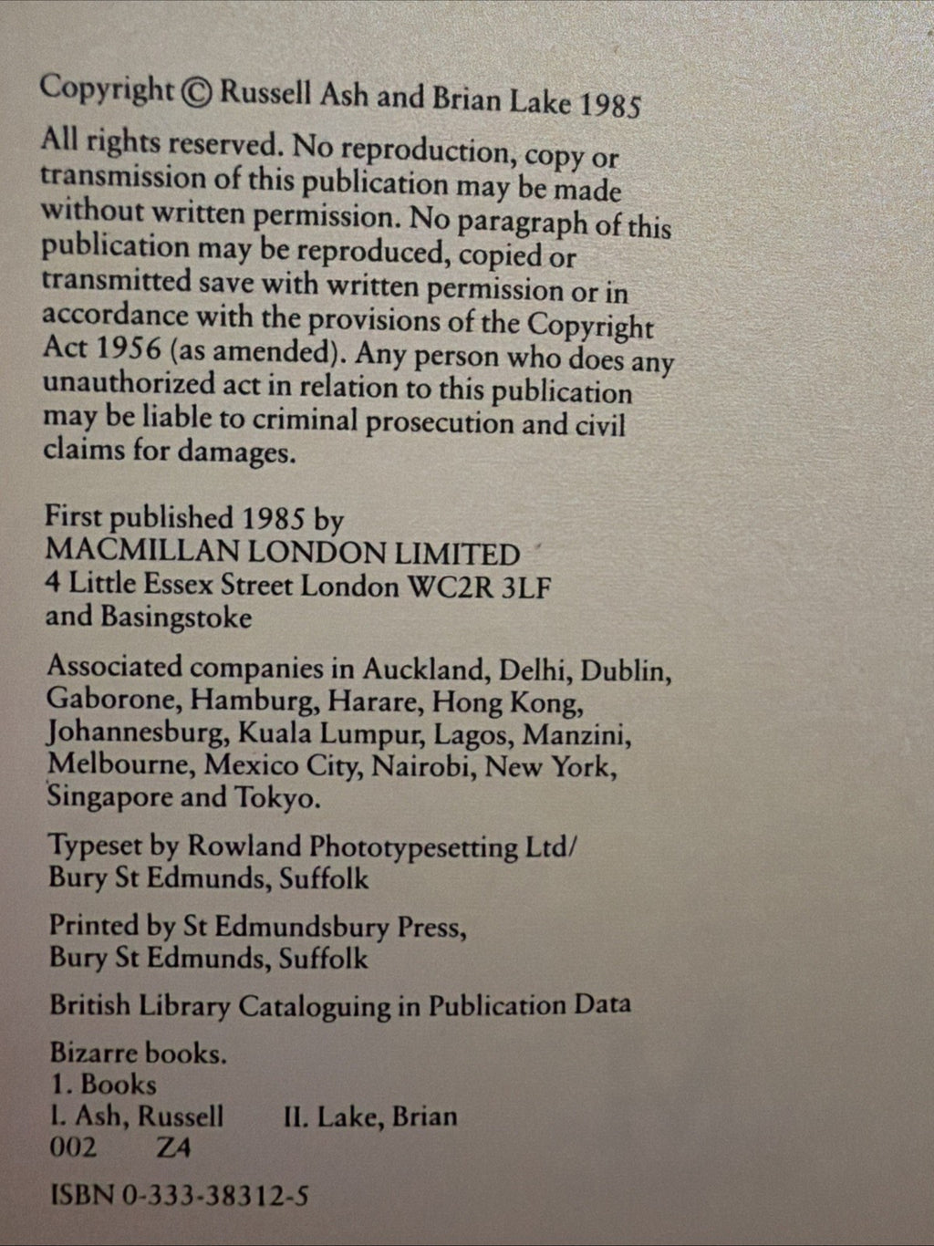 Bizarre Books - Russell Ash & Brian Lake