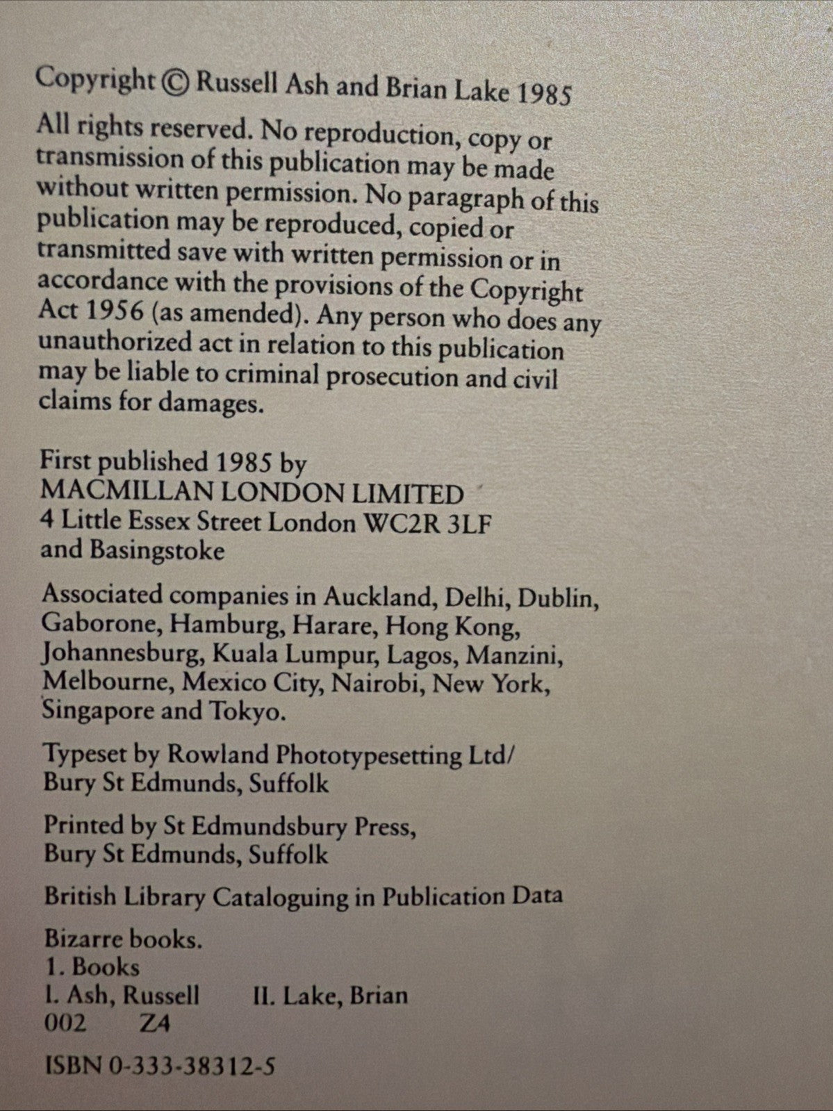 Bizarre Books - Russell Ash & Brian Lake